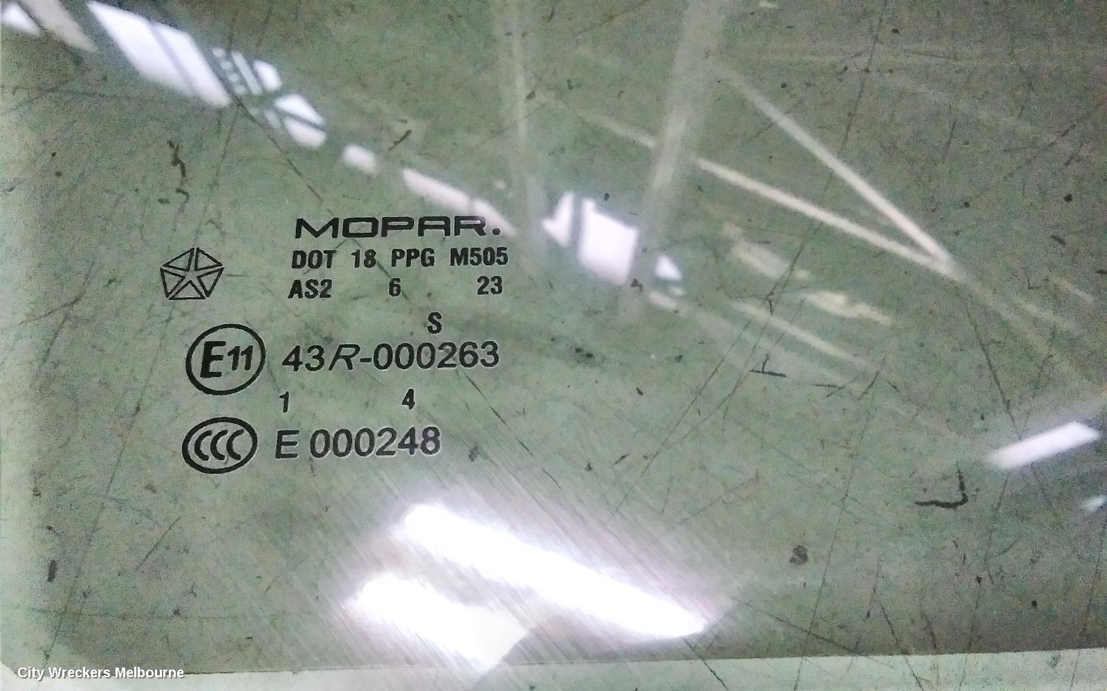 CHRYSLER 300C RIGHT FRONT DOOR WINDOW, 11/2005 - 12/2011