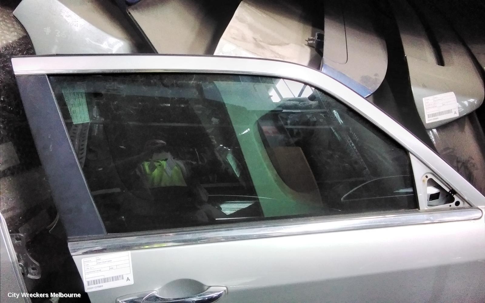 CHRYSLER 300C RIGHT FRONT DOOR WINDOW, 11/2005 - 12/2011