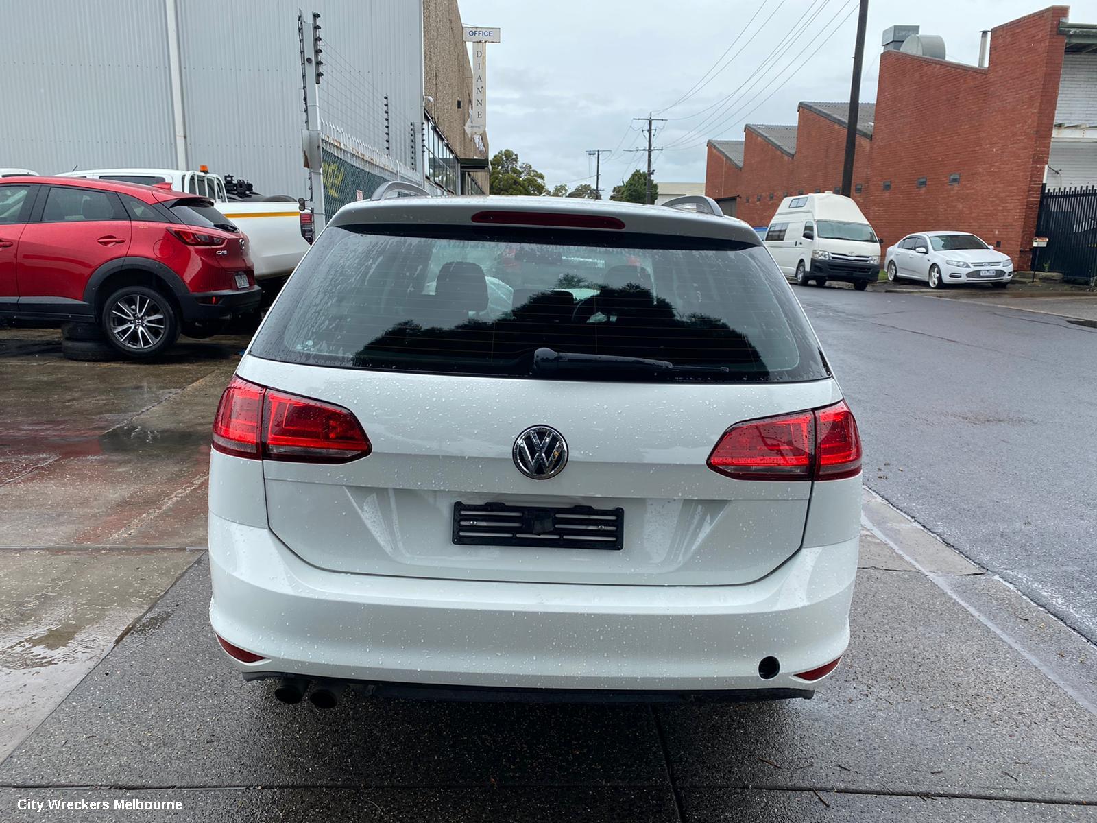 VOLKSWAGEN GOLF REAR GARNISH, TAILGATE LAMP (RH SIDE), GEN 7, WAGON, 08/2013 - 03/2017