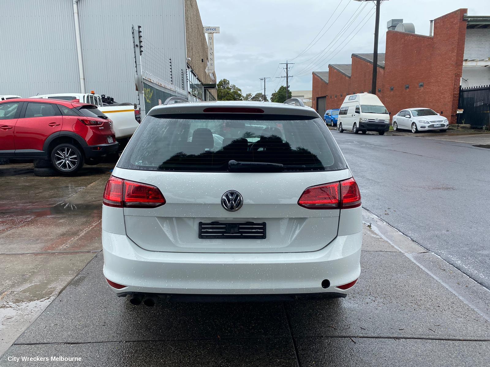VOLKSWAGEN GOLF REAR GARNISH, TAILGATE LAMP (RH SIDE), GEN 7, WAGON, 08/2013 - 03/2017