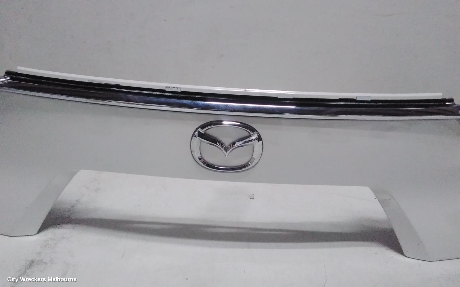 MAZDA CX8 REAR GARNISH, TAILGATE GARNISH (LOWER), NON SMART KEY TYPE, KG, 05/2018 ONWARDS