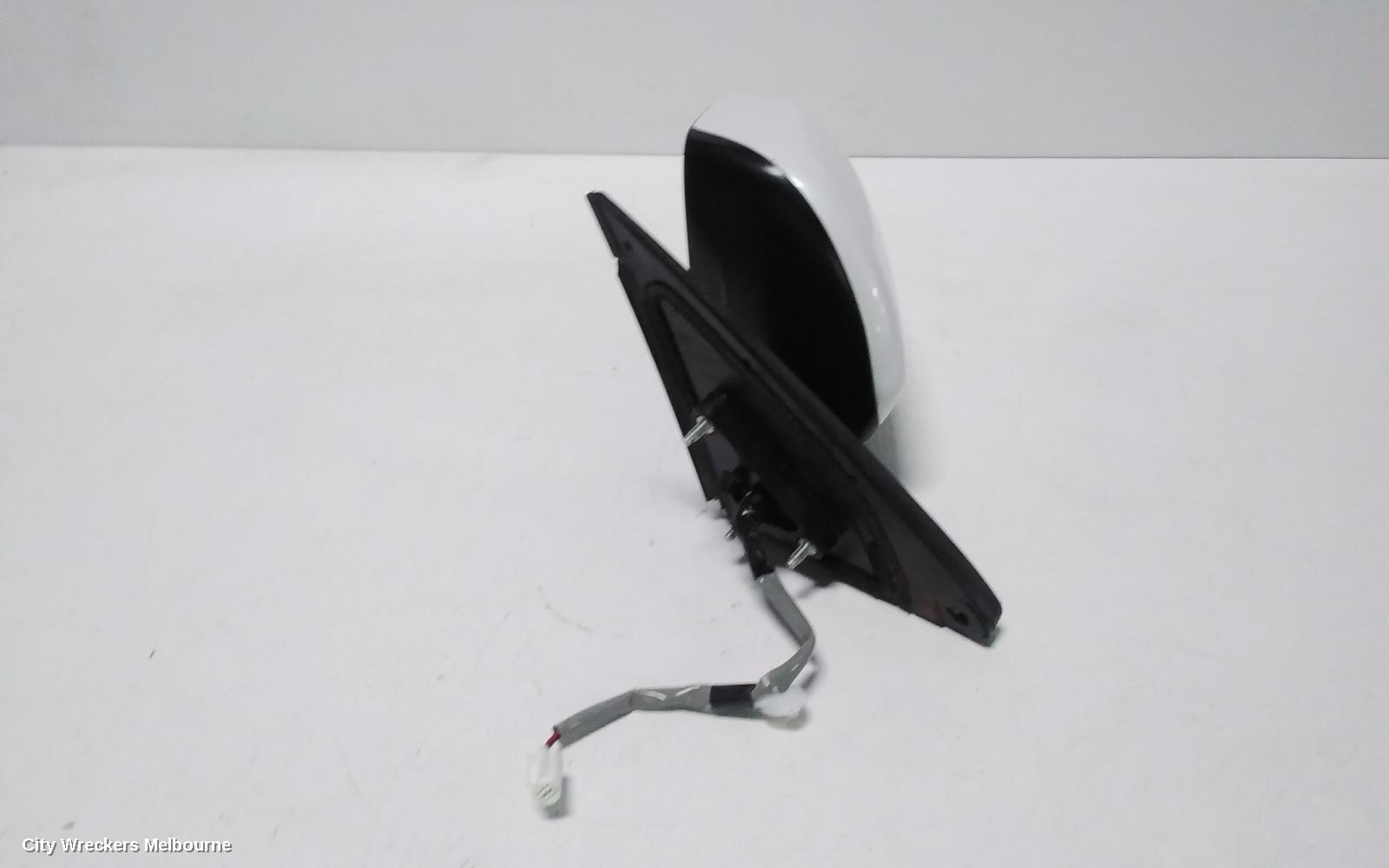 TOYOTA KLUGER LEFT DOOR MIRROR, GSU40-GSU45, COLOUR CODED, NON PUDDLE LIGHT TYPE, 05/2007 - 07/2010