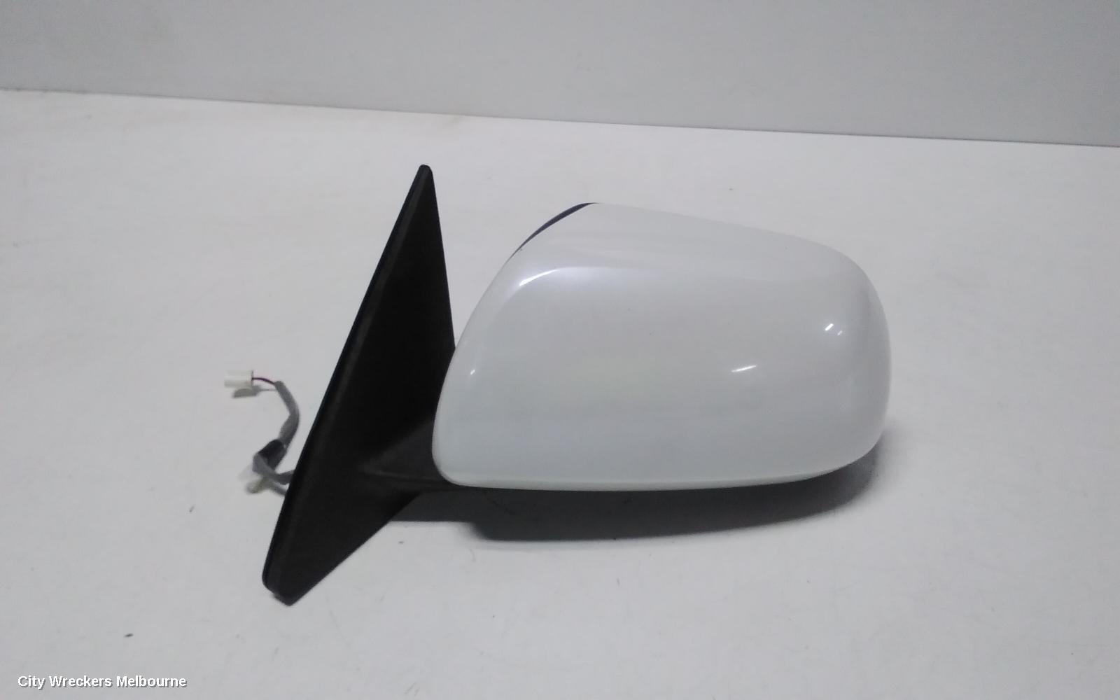 TOYOTA KLUGER LEFT DOOR MIRROR, GSU40-GSU45, COLOUR CODED, NON PUDDLE LIGHT TYPE, 05/2007 - 07/2010