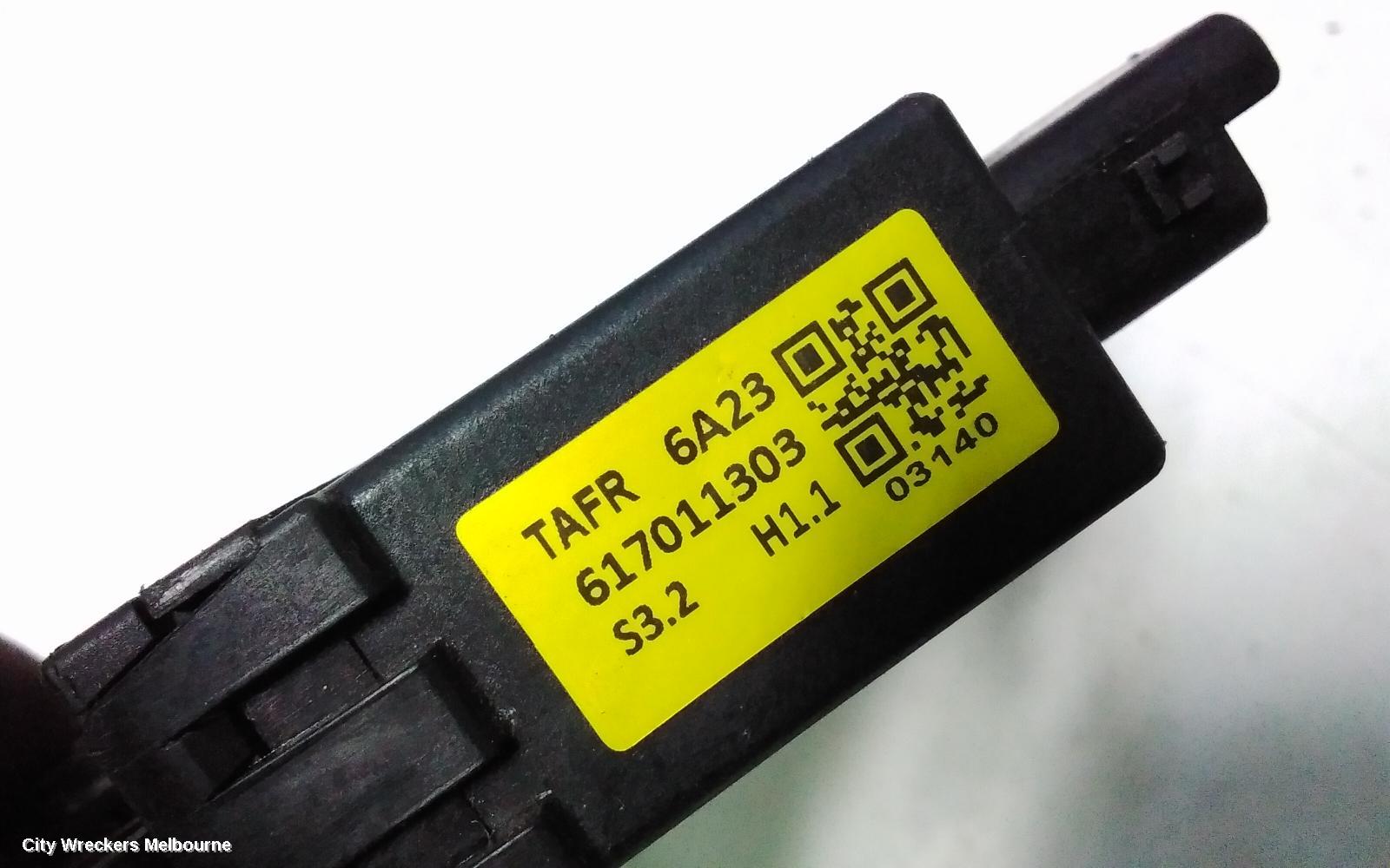 KIA PICANTO RIGHT FRONT WINDOW REG/MOTOR