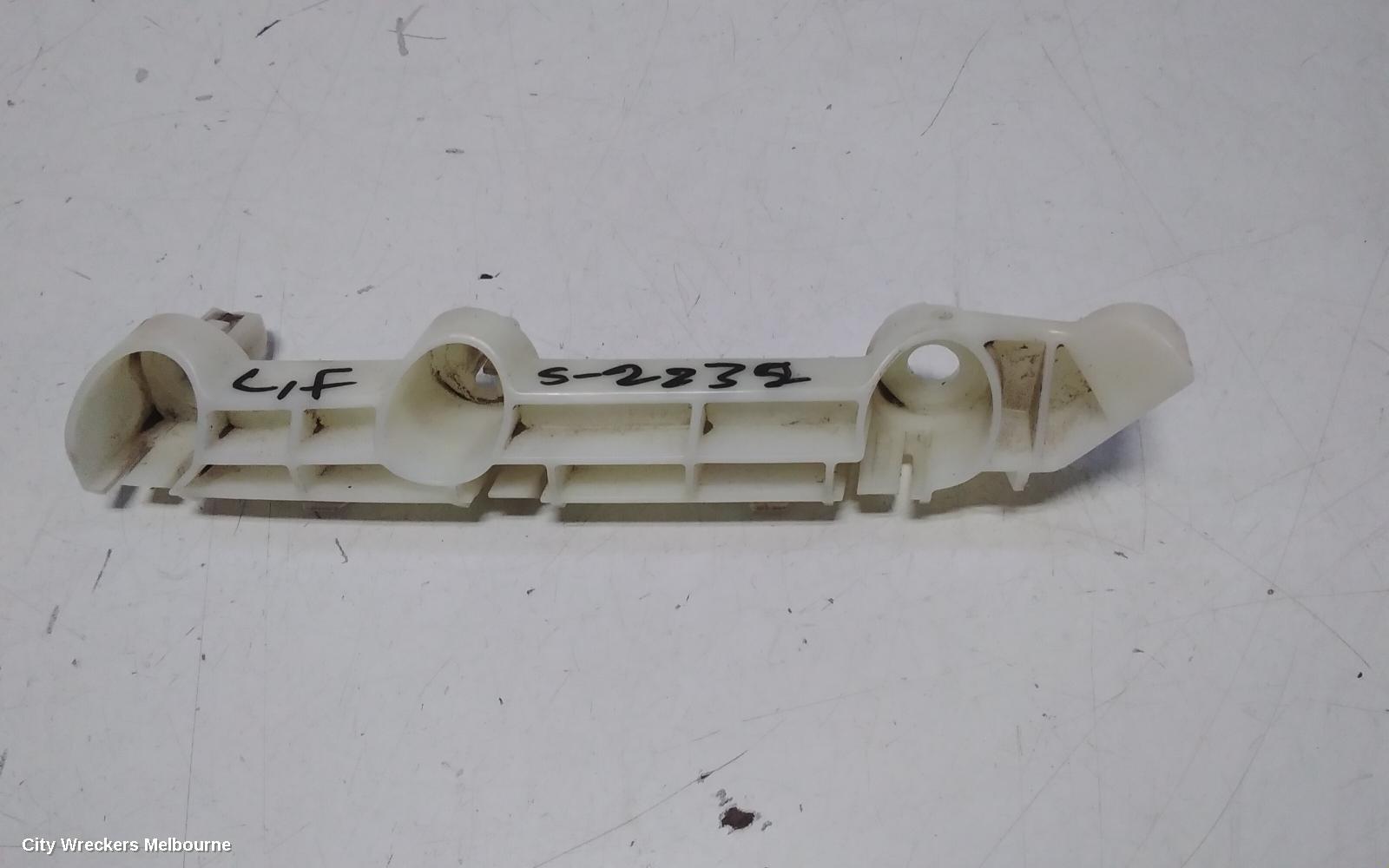MITSUBISHI OUTLANDER, ZJ, 10/2012 - 03/2015, LHF BAR RETAINER : 117131
