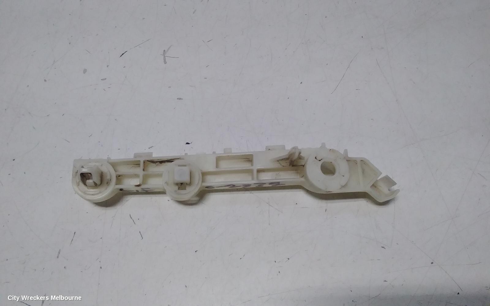MITSUBISHI OUTLANDER, ZJ, 10/2012 - 03/2015, LHF BAR RETAINER : 117131