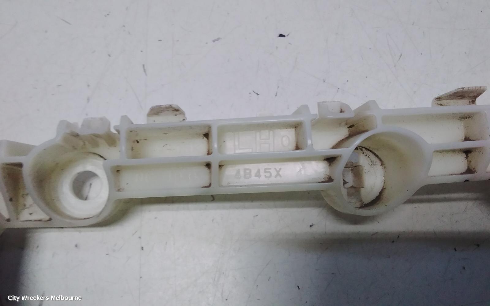 MITSUBISHI OUTLANDER, ZJ, 10/2012 - 03/2015, LHF BAR RETAINER : 117131