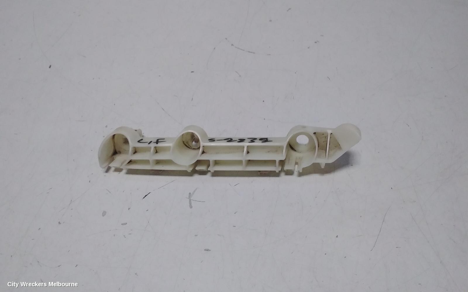 MITSUBISHI OUTLANDER, ZJ, 10/2012 - 03/2015, LHF BAR RETAINER : 117131