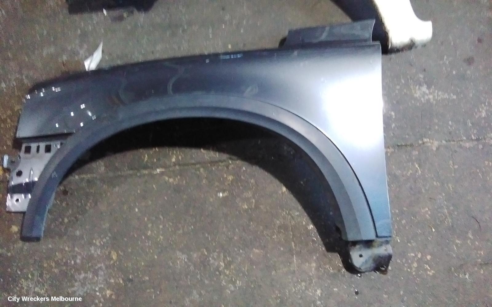 VOLVO XC90 LEFT GUARD, 07/2003 - 12/2014