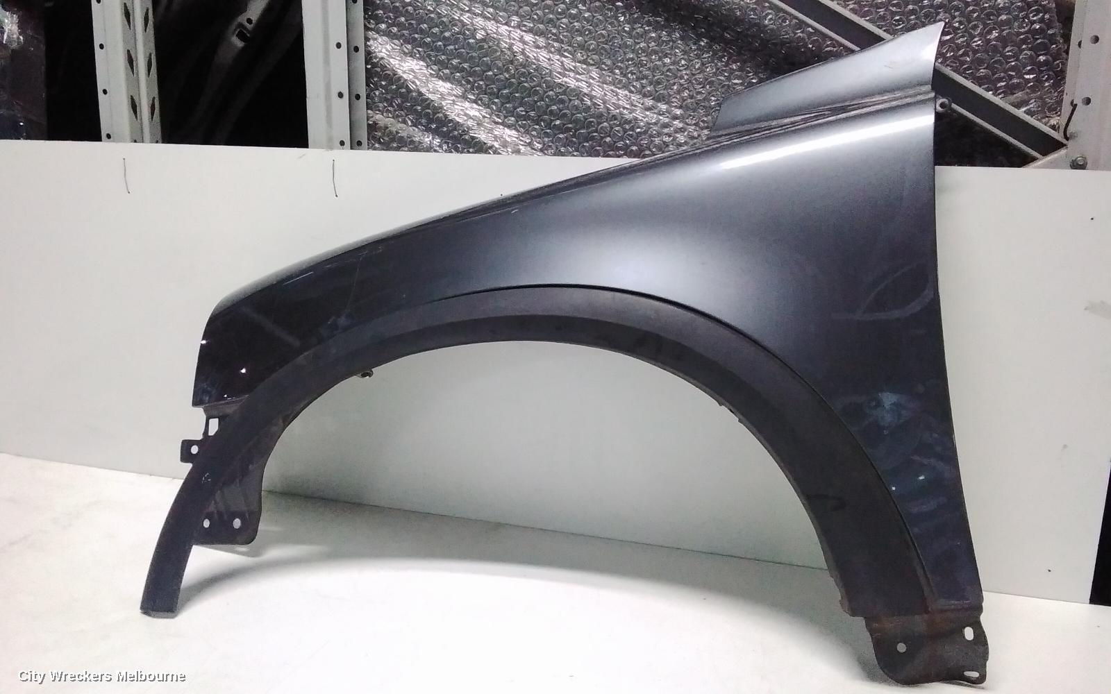 VOLVO XC90 LEFT GUARD, 07/2003 - 12/2014