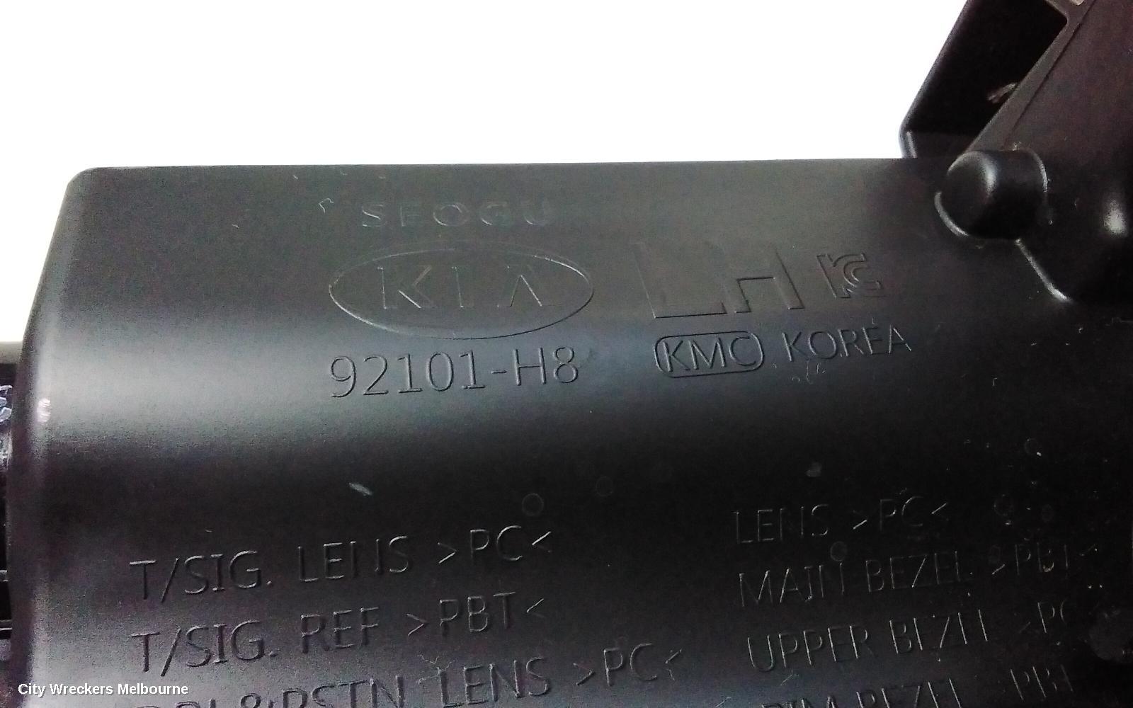 KIA STONIC LEFT HEADLAMP, YB, W/ HALOGEN TYPE, NON PROJECTOR TYPE, 04/2023 ONWARDS