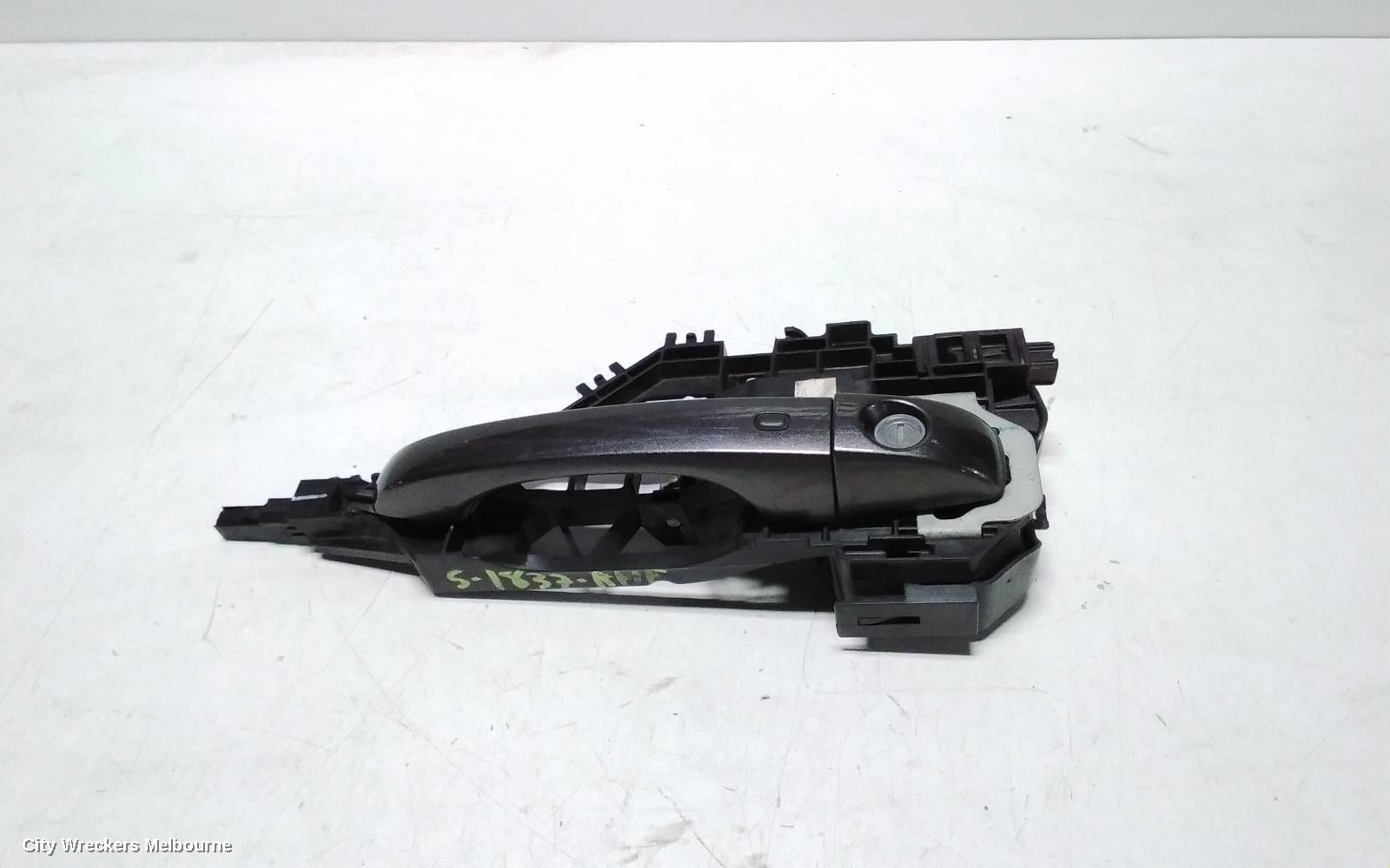 CHRYSLER 300C DOOR HANDLE, OUTER, RH FRONT, LX2, 12/2011 - 12/2014