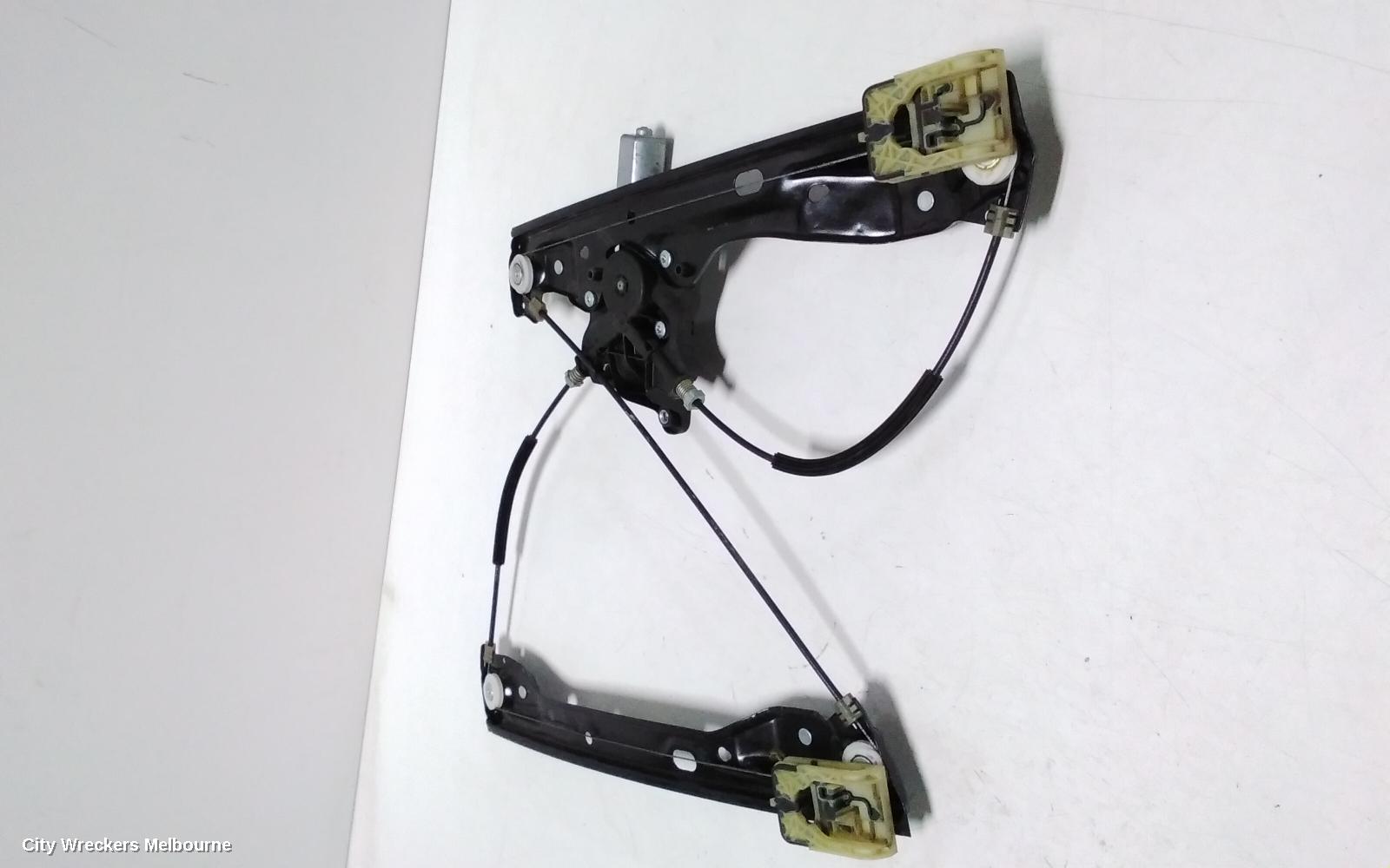 HOLDEN ASTRA RIGHT FRONT WINDOW REG/MOTOR, BK-BL, 09/2016 - 12/2020