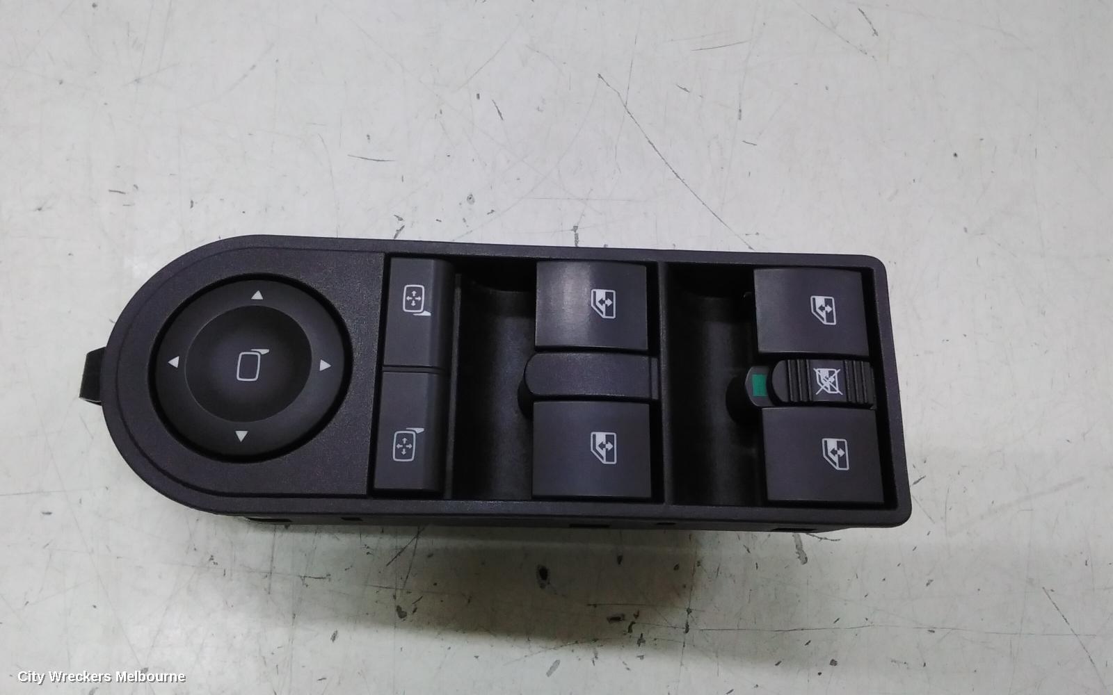 HOLDEN ASTRA PWR DR WIND SWITCH, AH, RH FRONT (MASTER SWITCH), 4 SWITCH TYPE (18 PIN), 10/2004 - 08/2009