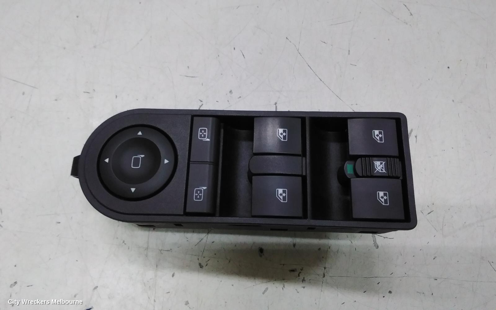 HOLDEN ASTRA PWR DR WIND SWITCH, AH, RH FRONT (MASTER SWITCH), 4 SWITCH TYPE (18 PIN), 10/2004 - 08/2009