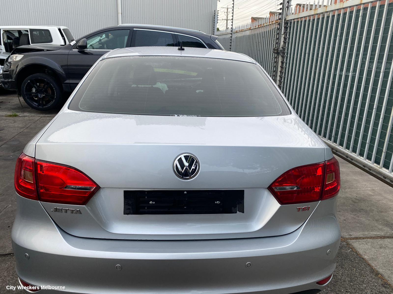 VOLKSWAGEN JETTA RIGHT REAR DOOR, 1B, 02/2011 - 12/2017