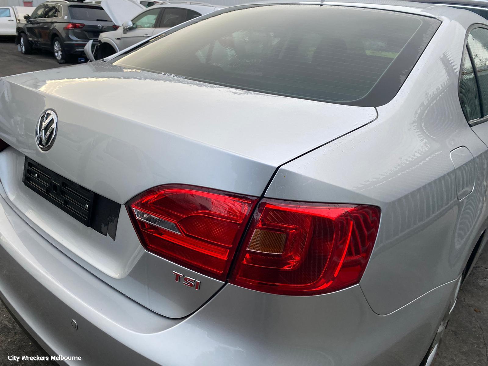 VOLKSWAGEN JETTA RIGHT REAR DOOR, 1B, 02/2011 - 12/2017