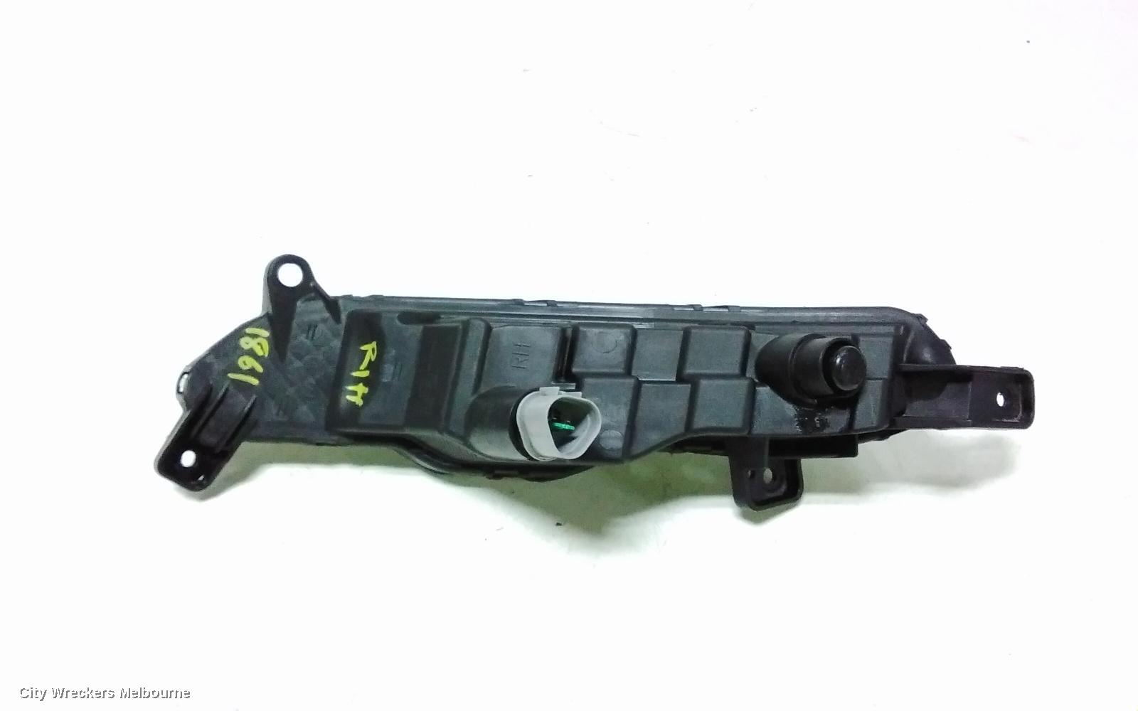 HYUNDAI TUCSON RIGHT INDICATOR/FOG/SIDE, DAYTIME RUNNING LAMP, TL, KOREAN BUILT (VIN KMHJ), 07/2015 - 06/2018