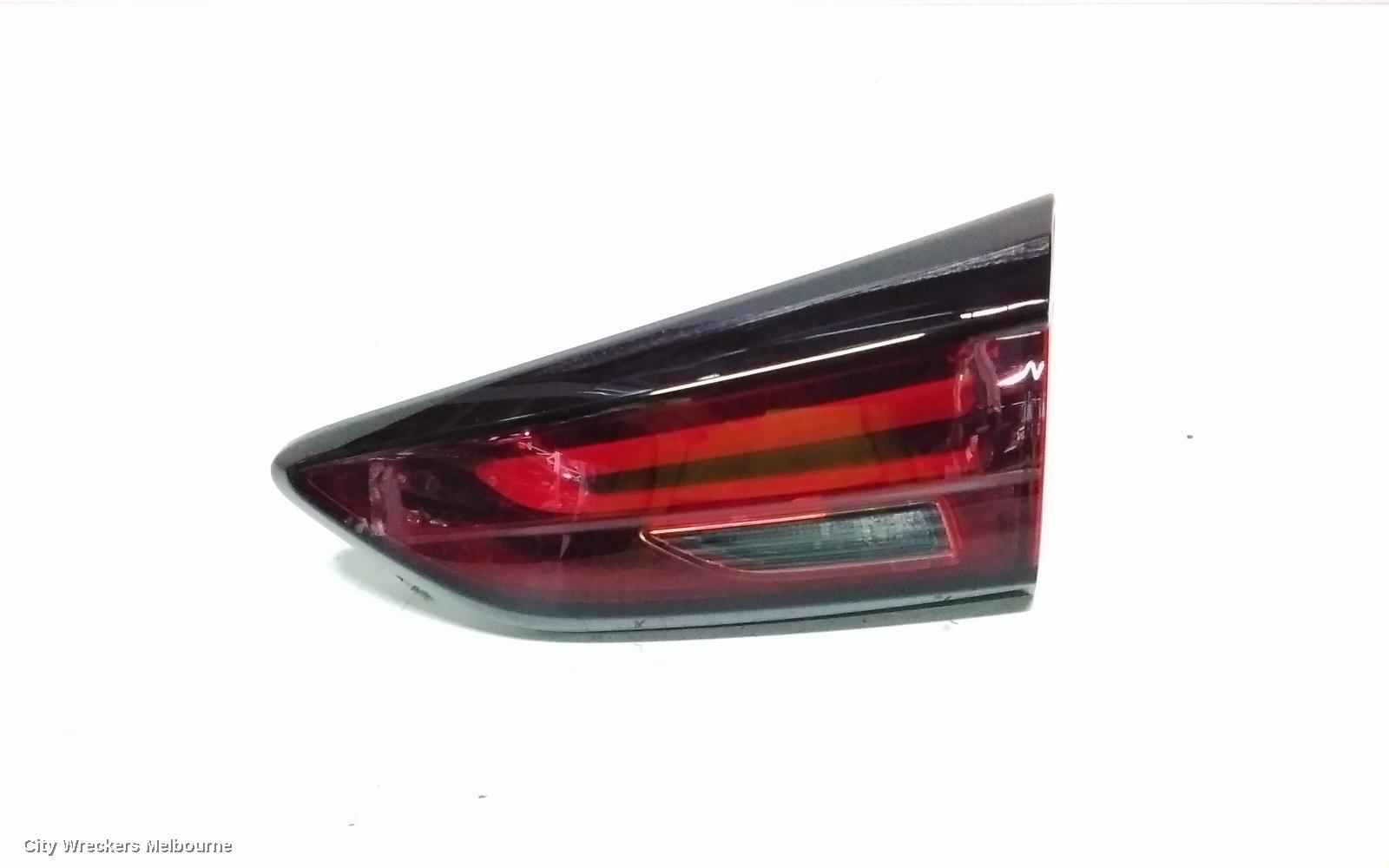 MAZDA CX3 REAR GARNISH, TAILGATE LAMP (RH SIDE), NON LED TYPE, DK, 03/2015 ONWARDS