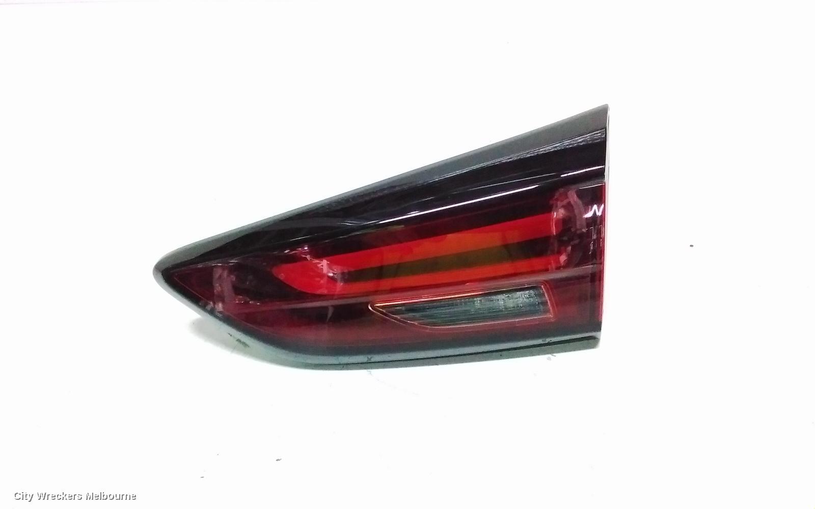 MAZDA CX3 REAR GARNISH, TAILGATE LAMP (RH SIDE), NON LED TYPE, DK, 03/2015 ONWARDS