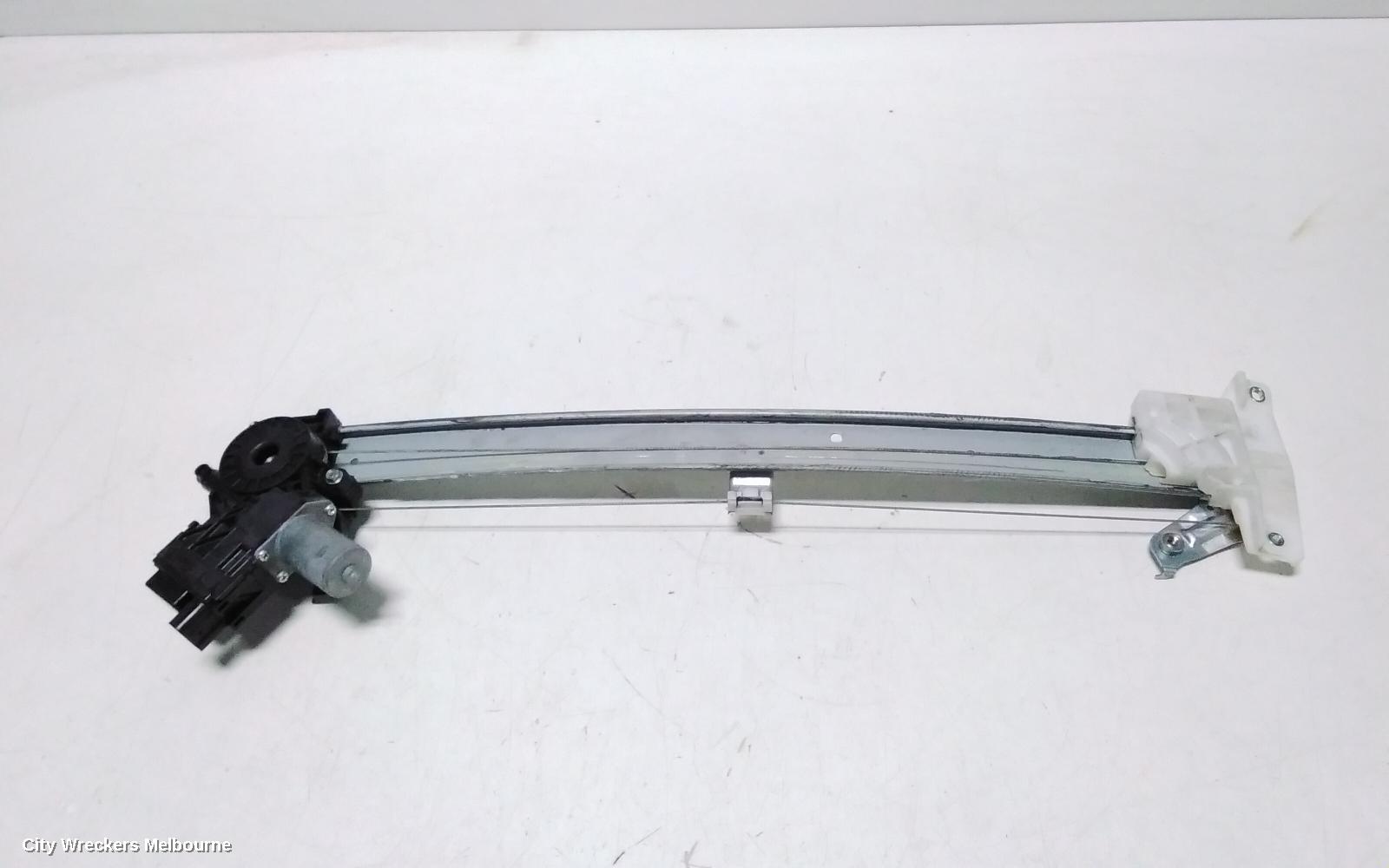 SUBARU FORESTER RIGHT FRONT WINDOW REG/MOTOR, SK, 08/2018 - 11/2024