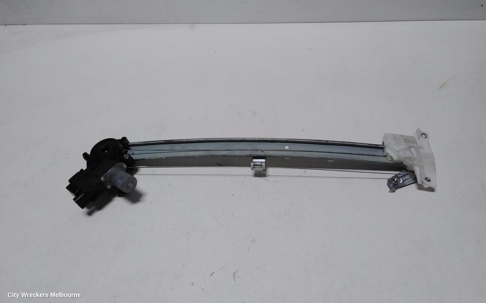 SUBARU FORESTER RIGHT FRONT WINDOW REG/MOTOR, SK, 08/2018 - 11/2024