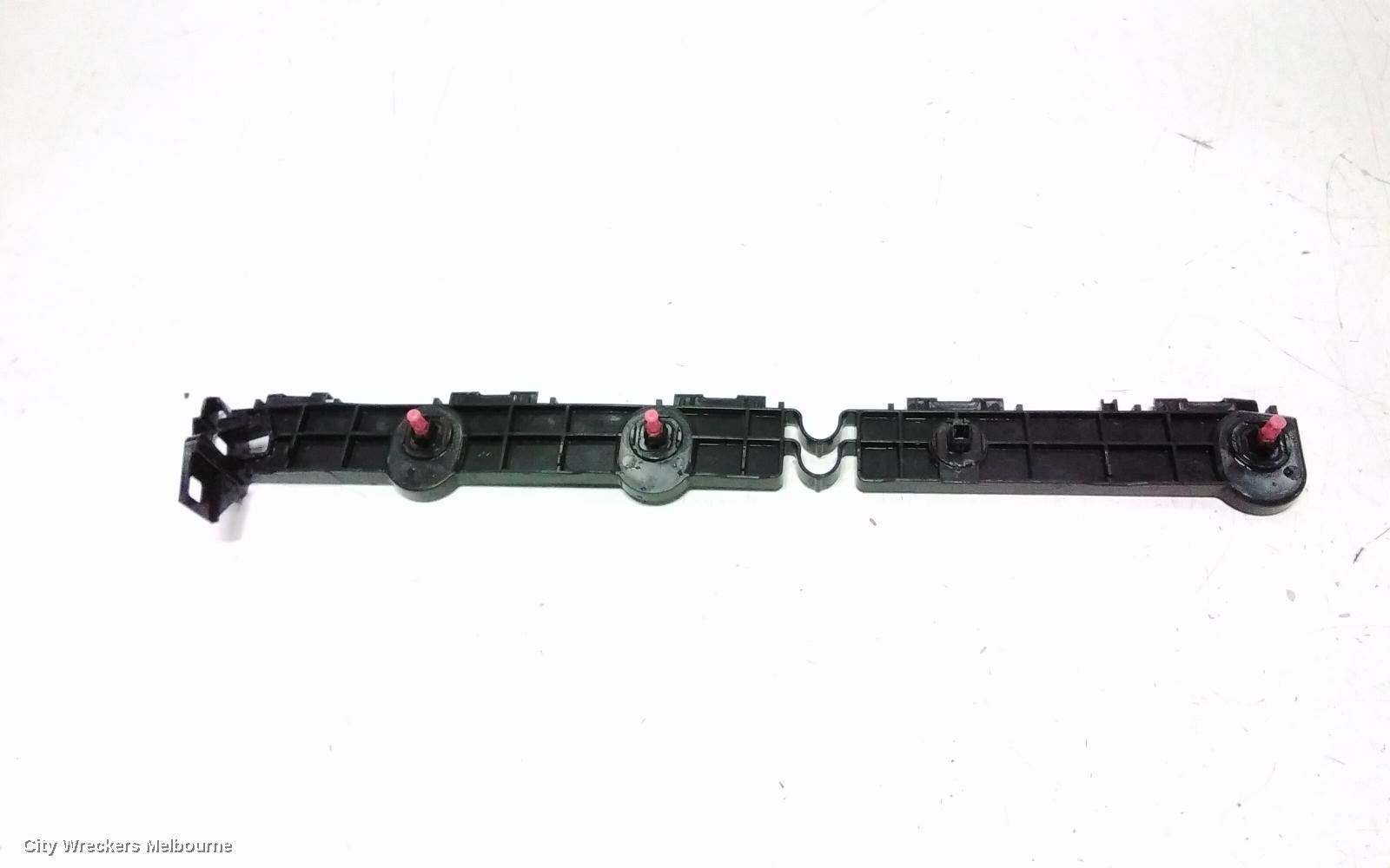 TOYOTA HIACE, 300 SERIES, 02/2019 ONWARDS, RHR BAR RETAINER : 117699