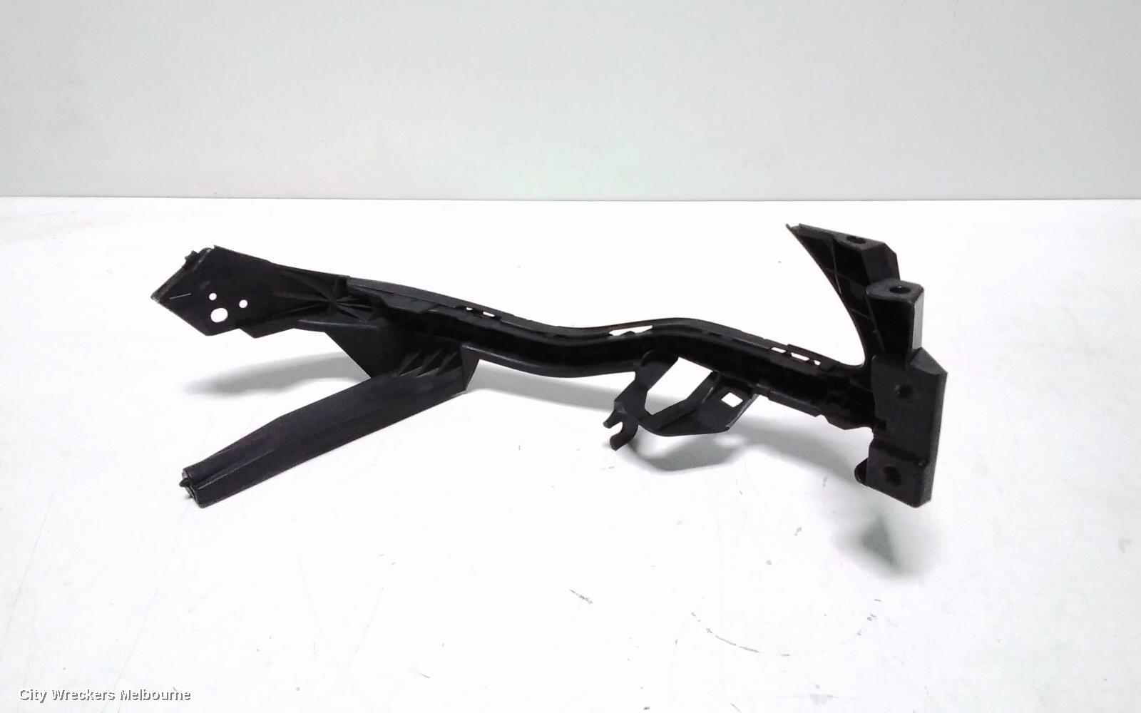 SUBARU XV, G4X, 08/2011 - 04/2017, LHF HEADLIGHT BRAKET: 117708