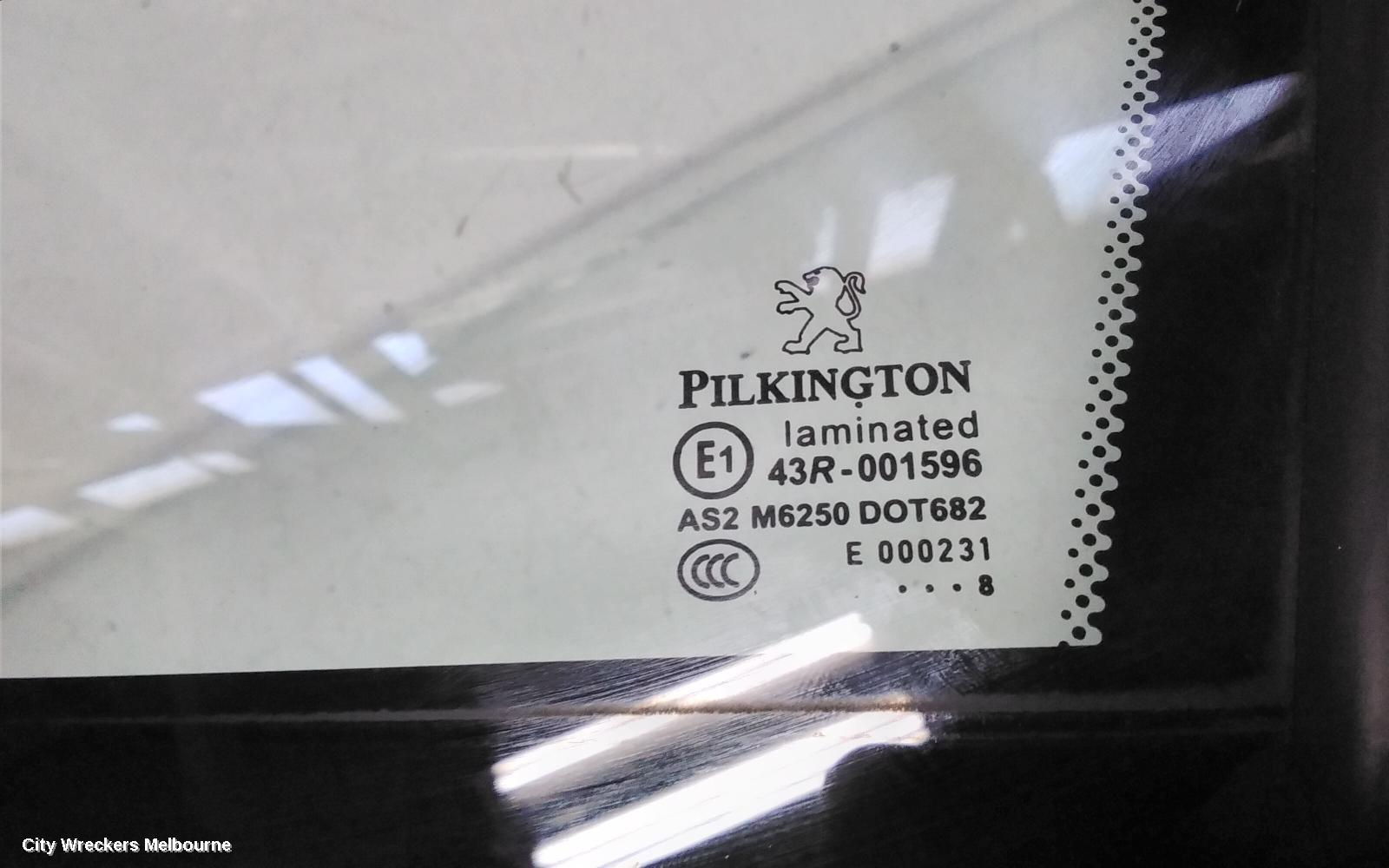 PEUGEOT 407 LEFT FRONT 1/4 DOOR GLASS, 09/2004 - 06/2011