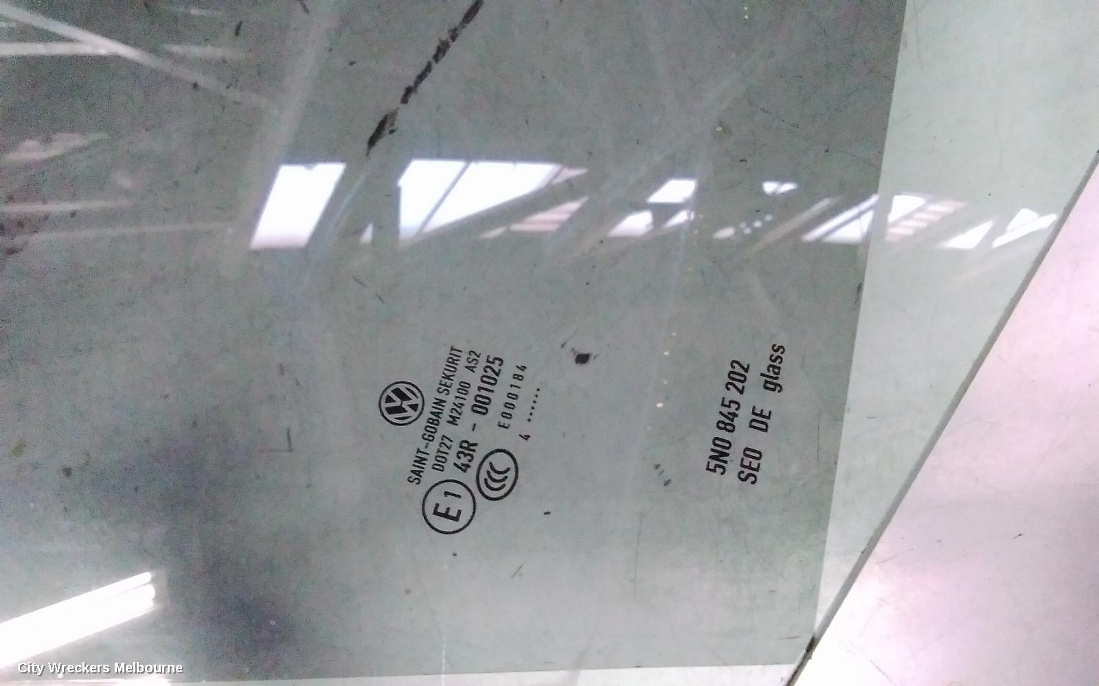 VOLKSWAGEN TIGUAN RIGHT FRONT DOOR WINDOW, 5N, 05/2008 - 08/2016