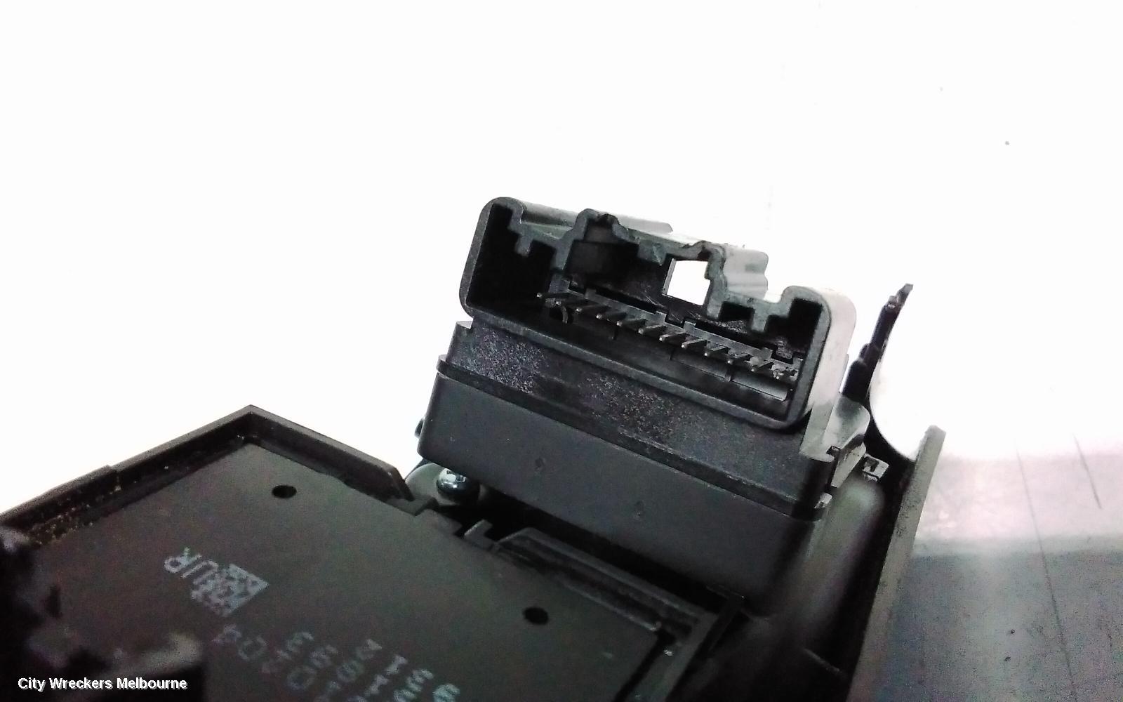 HOLDEN CRUZE PWR DR WIND SWITCH, RH FRONT (MASTER SWITCH), JG, 03/2009 - 02/2011