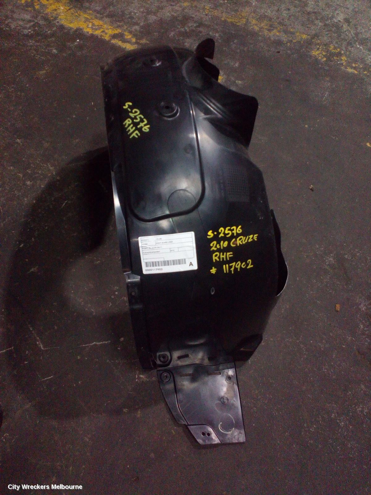 HOLDEN CRUZE RIGHT GUARD LINER, FRONT, JG, 03/2009 - 02/2011