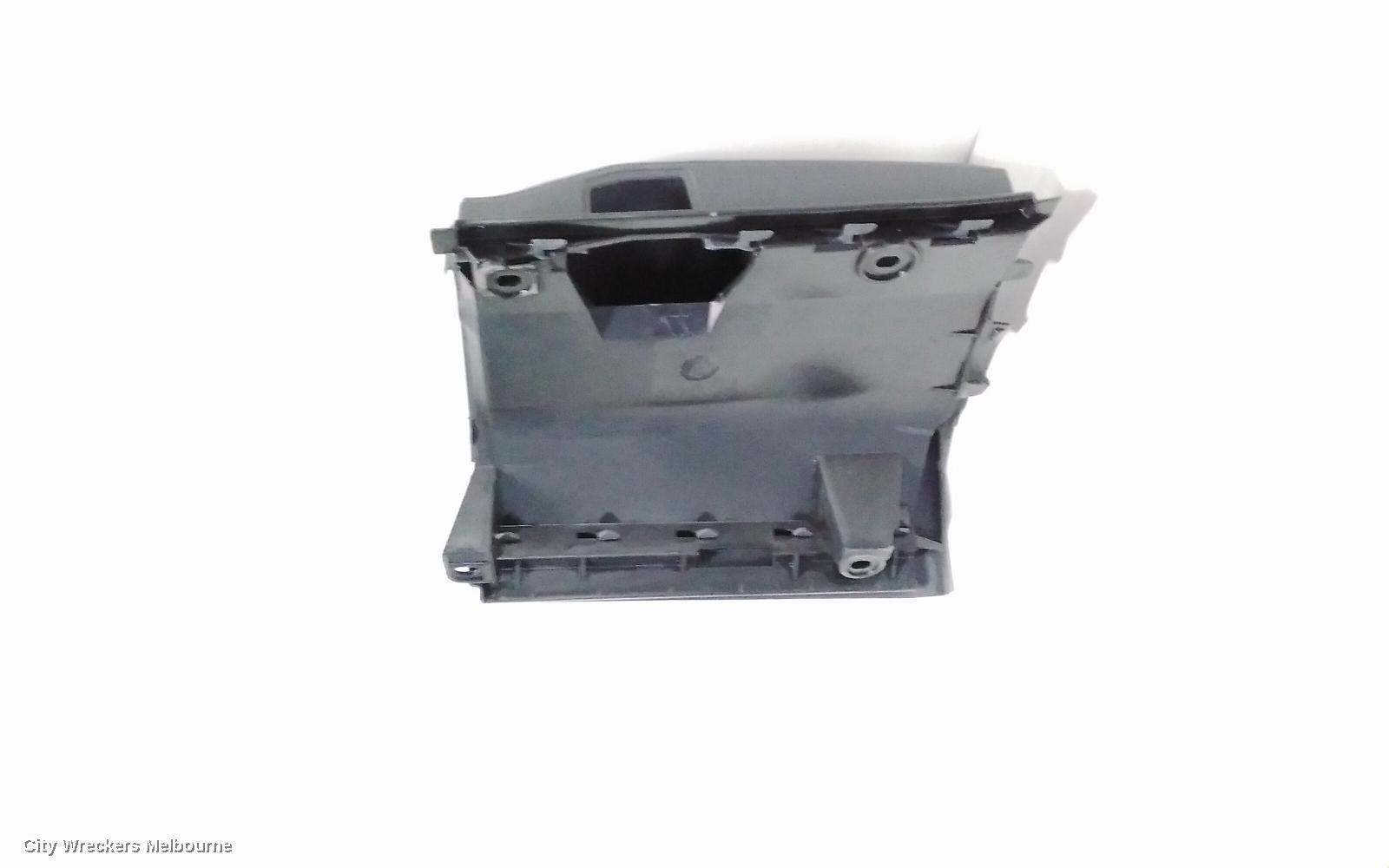 VOLKSWAGEN TRANSPORTER, T5 08/2004 - 02/2010, T5 RHR FILLER PANEL UNDER THE TAILIGHT : 117925