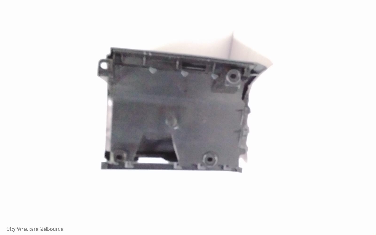 VOLKSWAGEN TRANSPORTER, T5 08/2004 - 02/2010, T5 ~ LHR FILLER PANEL UNDER THE TAILGHT : 117926