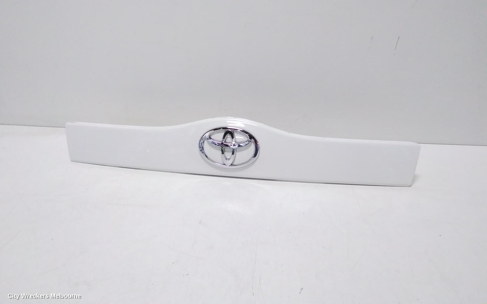 TOYOTA PRIUS REAR GARNISH, ZVW30R, TAILGATE GARNISH (CENTRE), 07/2009 - 12/2015