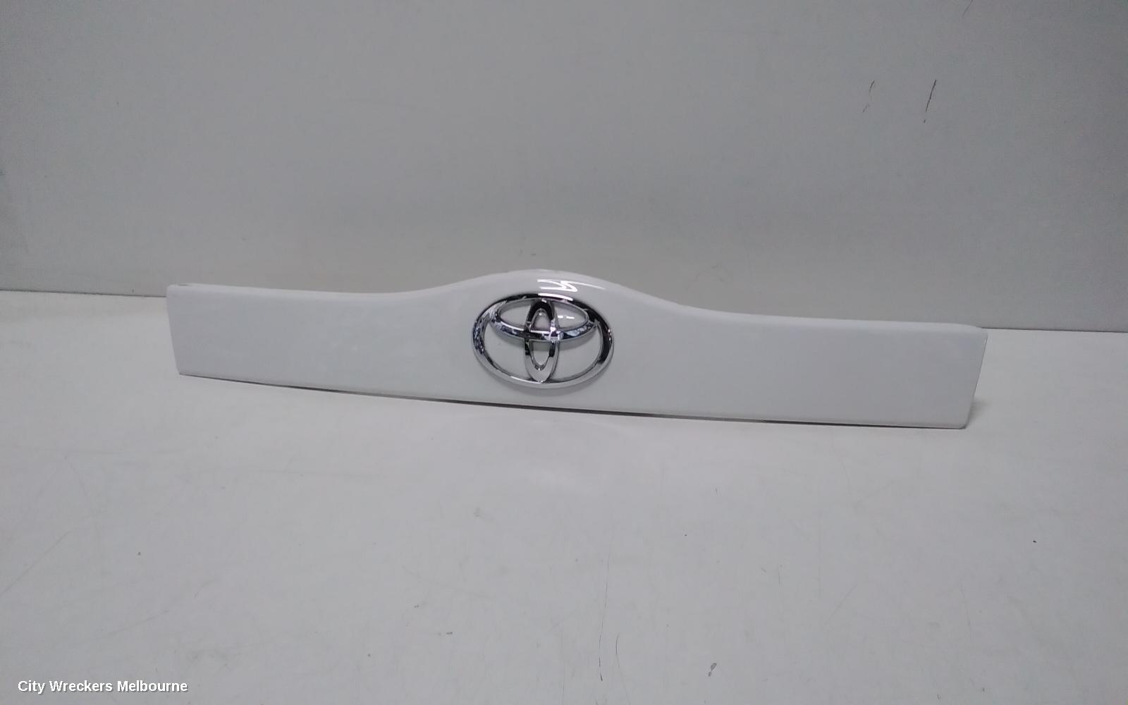 TOYOTA PRIUS REAR GARNISH, ZVW30R, TAILGATE GARNISH (CENTRE), 07/2009 - 12/2015