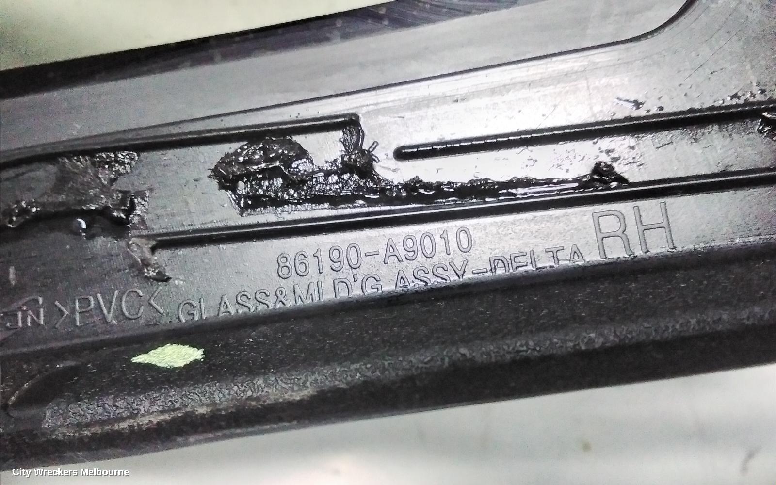 KIA CARNIVAL/GRAND CARNIVAL RIGHT FRONT 1/4 DOOR GLASS, IN BODY, YP, 02/2015 - 10/2020