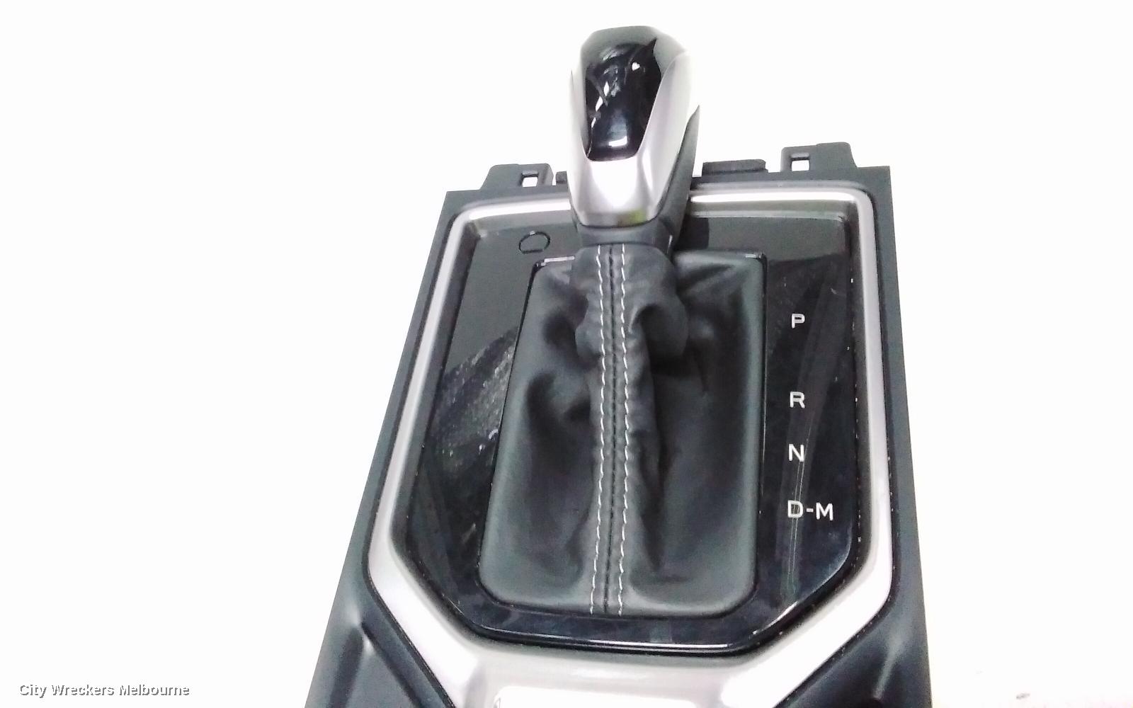 SUBARU FORESTER, SK, 08/2018 - 11/2024, GEAR KNOB WITH COMPLTE COMPARTMENT : 118139