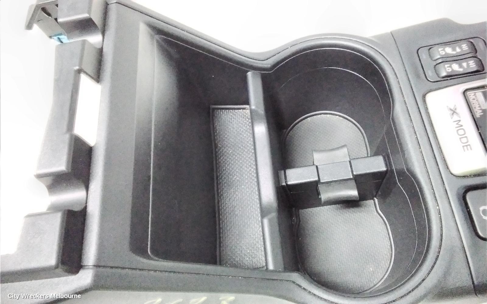 SUBARU FORESTER, SK, 08/2018 - 11/2024, GEAR KNOB WITH COMPLTE COMPARTMENT : 118139
