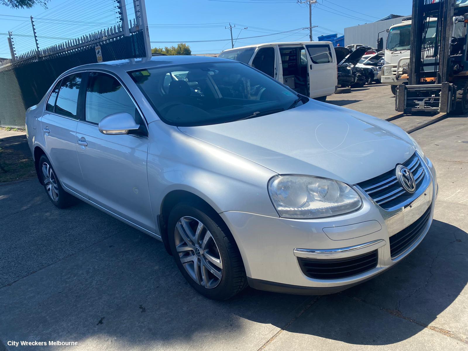 VOLKSWAGEN JETTA LEFT GUARD LINER, 1KM, FRONT SECTION, 02/2006 - 07/2011