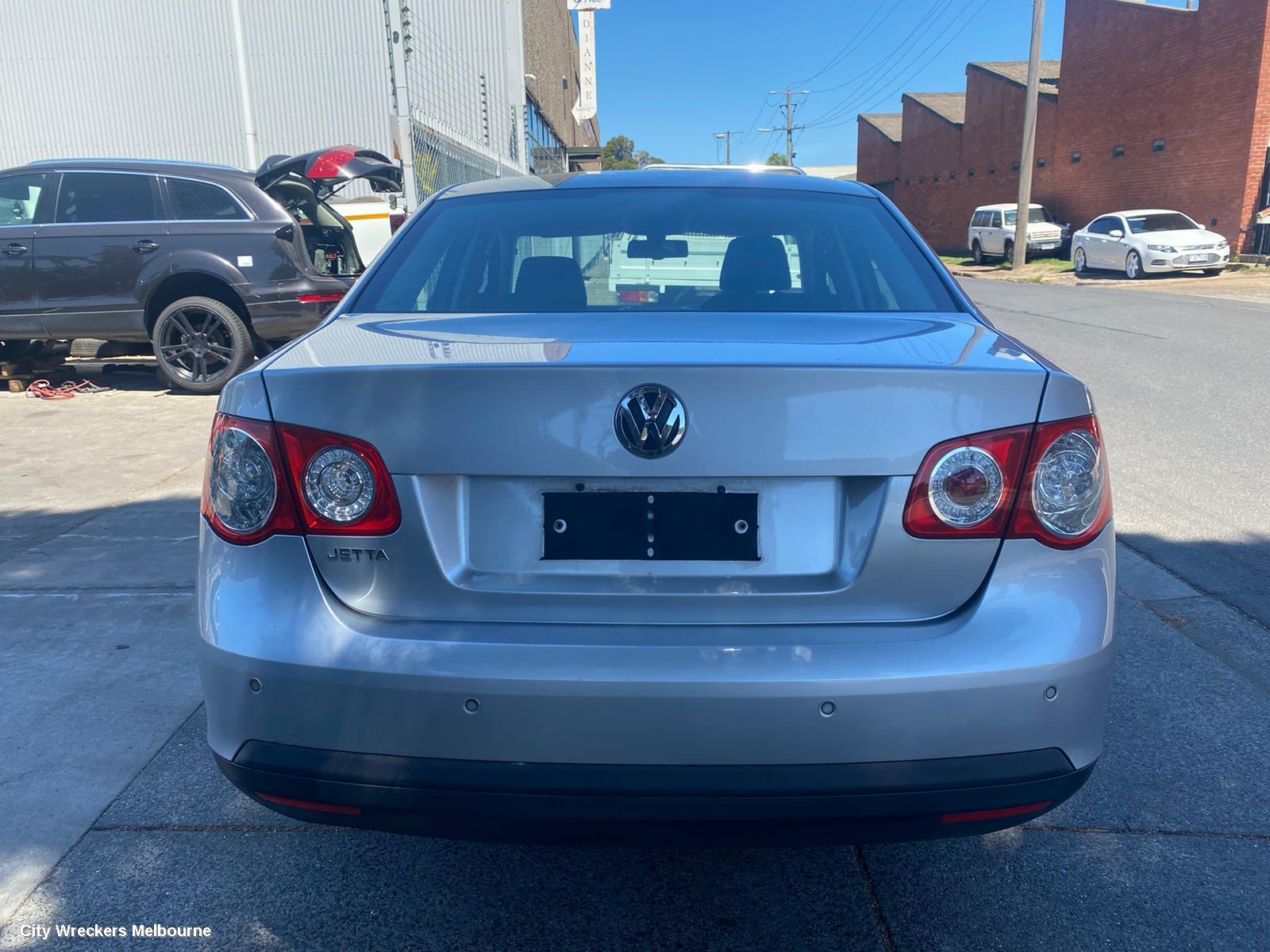 VOLKSWAGEN JETTA LEFT GUARD LINER, 1KM, FRONT SECTION, 02/2006 - 07/2011