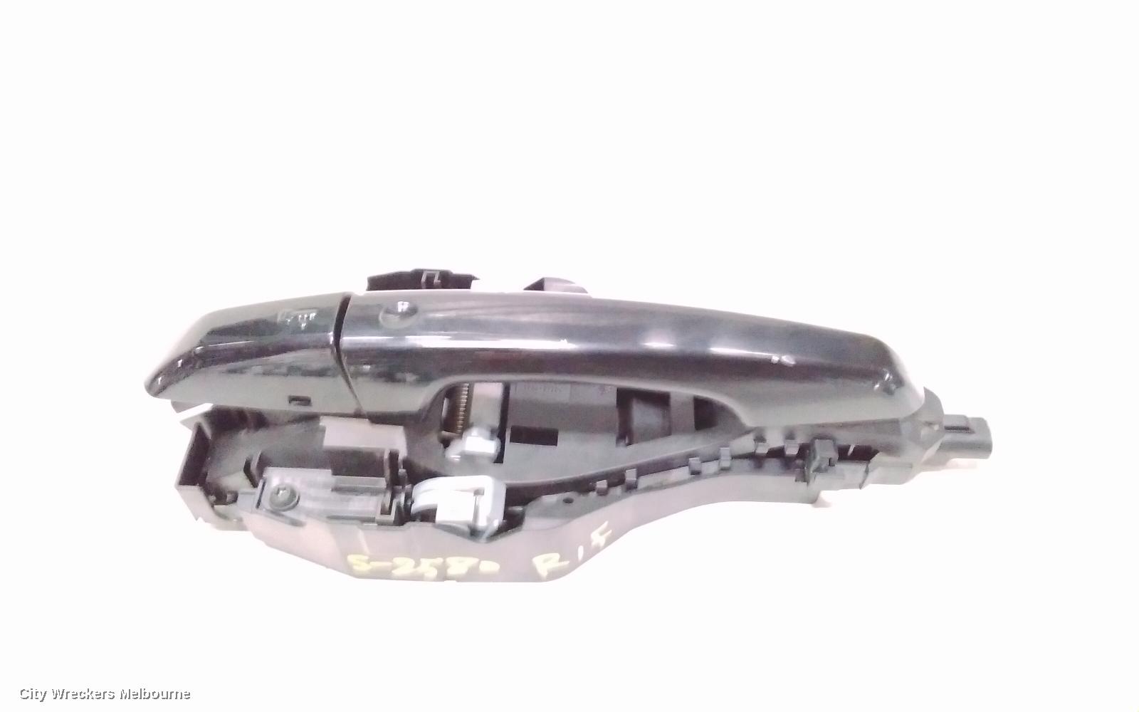 LAND ROVER DISCOVERY SPORT DOOR HANDLE, RH FRONT, OUTER, COLOUR CODED, W/ CHROME INSERT TYPE, L550, 01/2015 - 06/2019