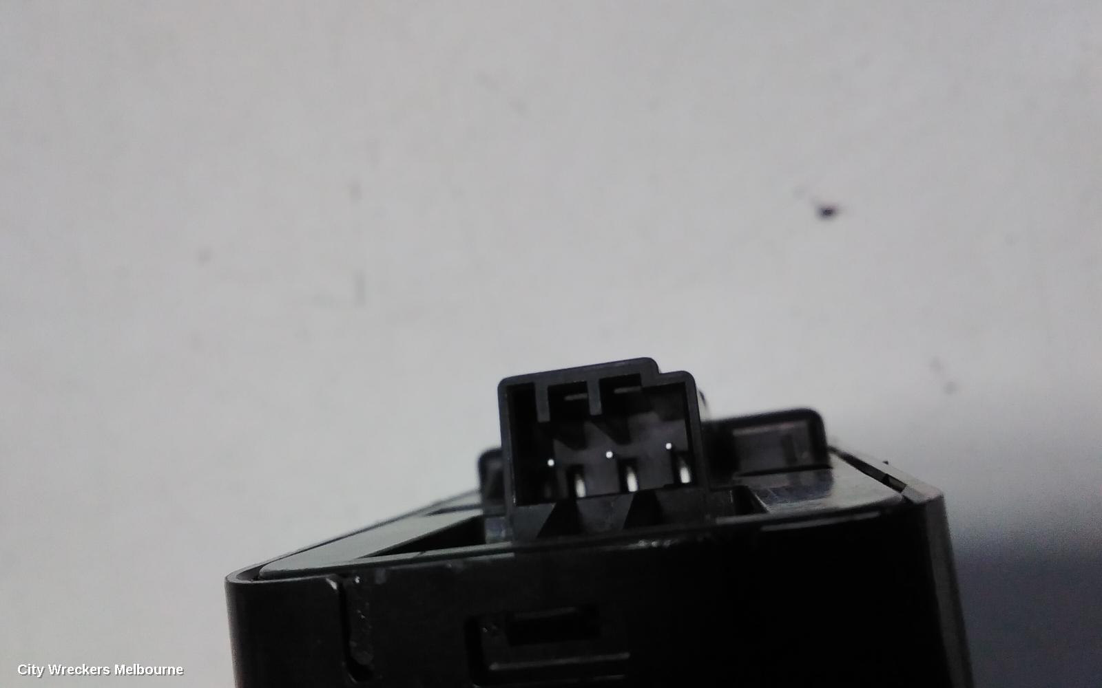 LAND ROVER DISCOVERY PWR DR WIND SWITCH, RH FRONT (MASTER SWITCH), L319, 10/2009 - 12/2016