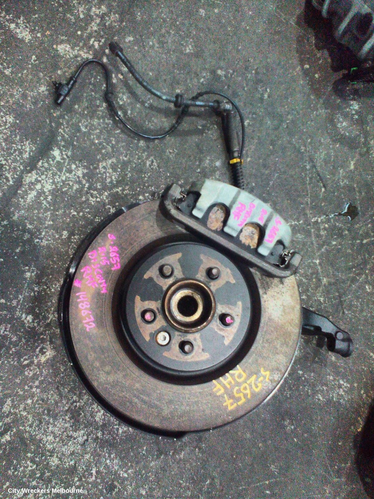 LAND ROVER DISCOVERY RIGHT FRONT HUB ASSEMBLY, L319,10/2009 - 12/2016