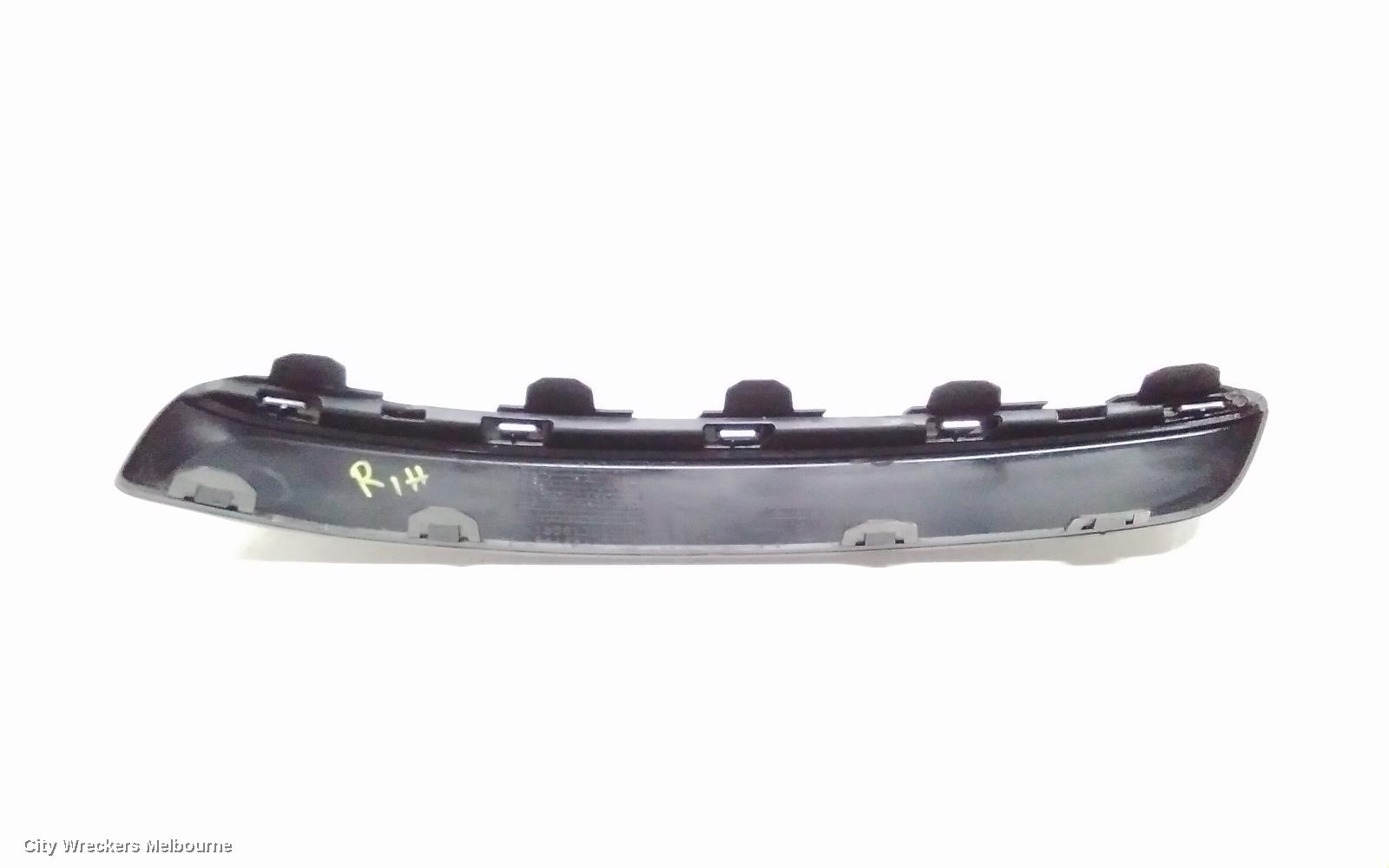 PEUGEOT 407, 09/2004 - 06/2011, RHF  BUMPER  MOULD : 118349