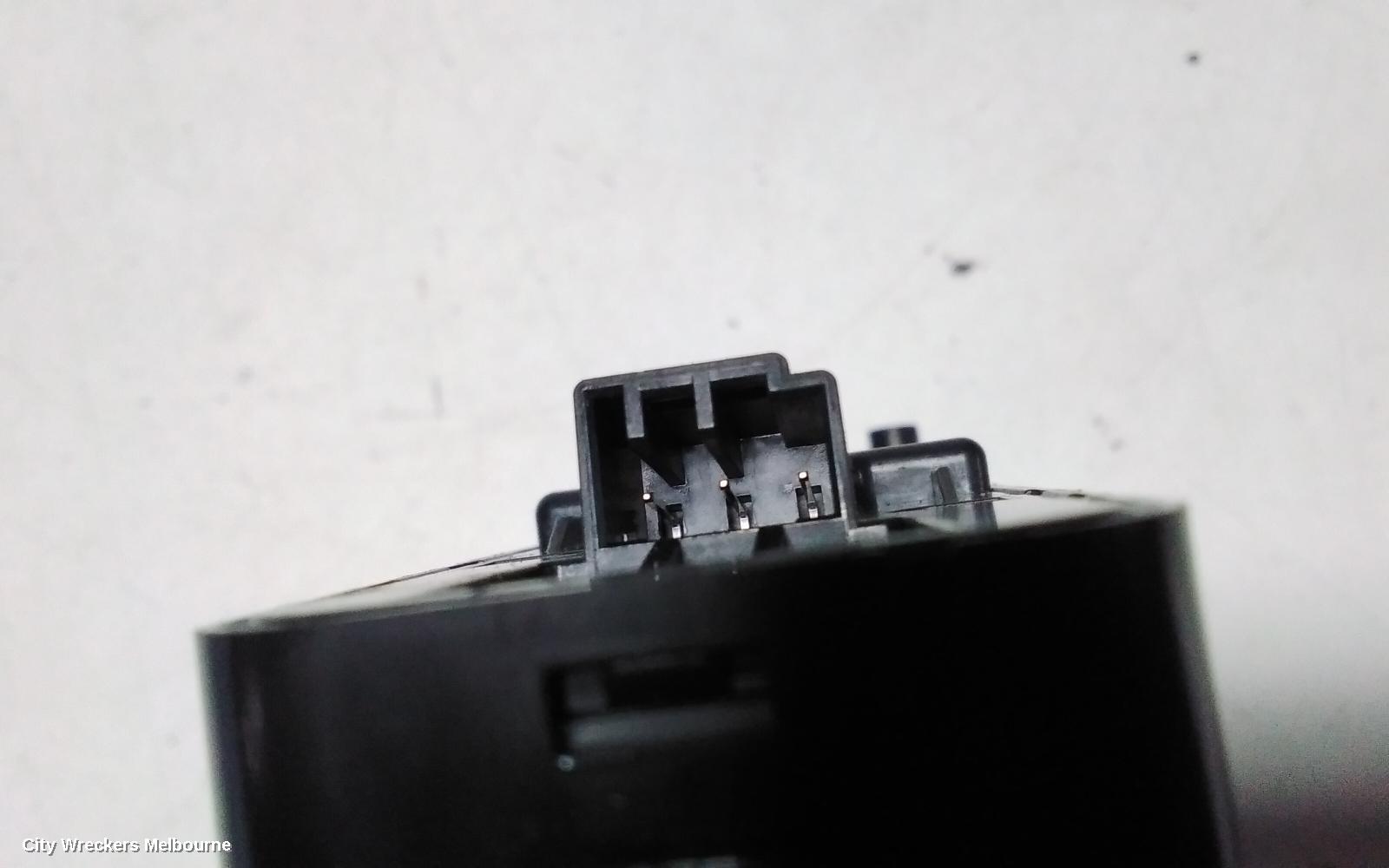 AUDI Q7 PWR DR WIND SWITCH, RH FRONT (MASTER SWITCH), 4L, 09/2006 - 08/2015