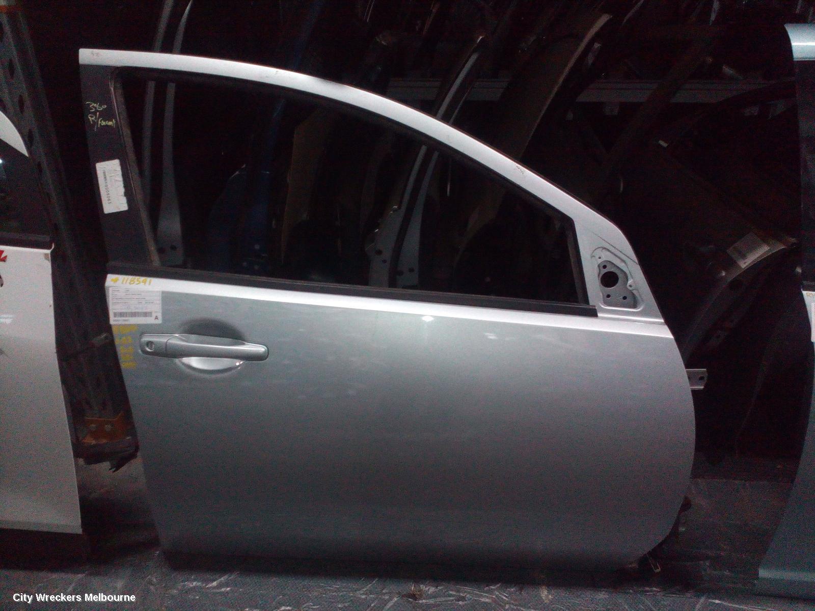 MITSUBISHI 380 RIGHT FRONT DOOR, DB, 380/VRX/PLATINUM TYPE, 09/2005 - 03/2008