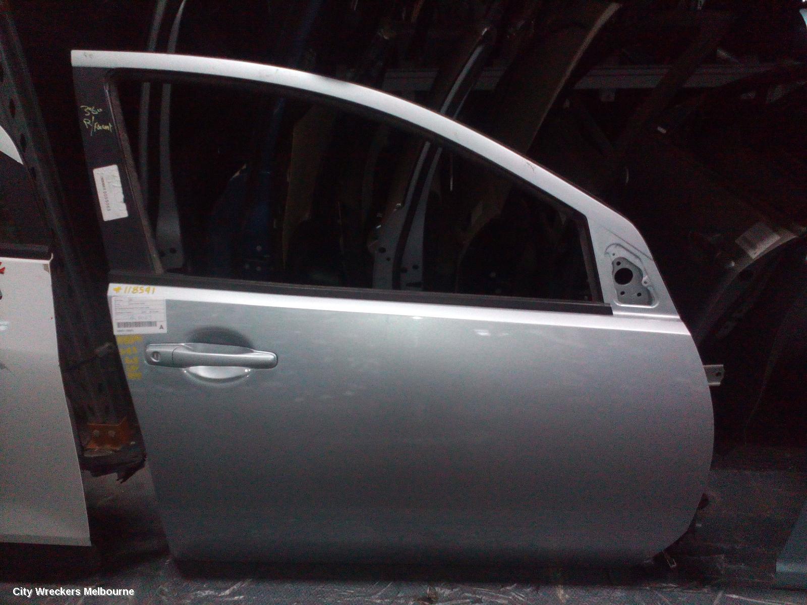 MITSUBISHI 380 RIGHT FRONT DOOR, DB, 380/VRX/PLATINUM TYPE, 09/2005 - 03/2008