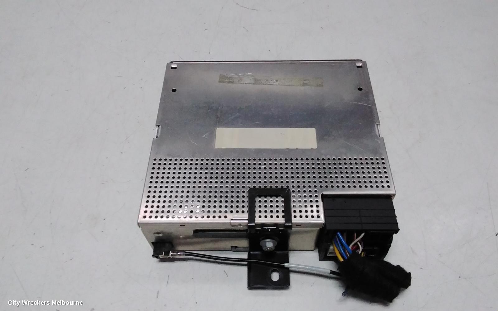 BMW 3 SERIES RADIO/CD/DVD/SAT/TV, BM53 RADIO MODULE IN BOOT, FLAT PIN TYPE, E46, 09/2001 - 07/2006
