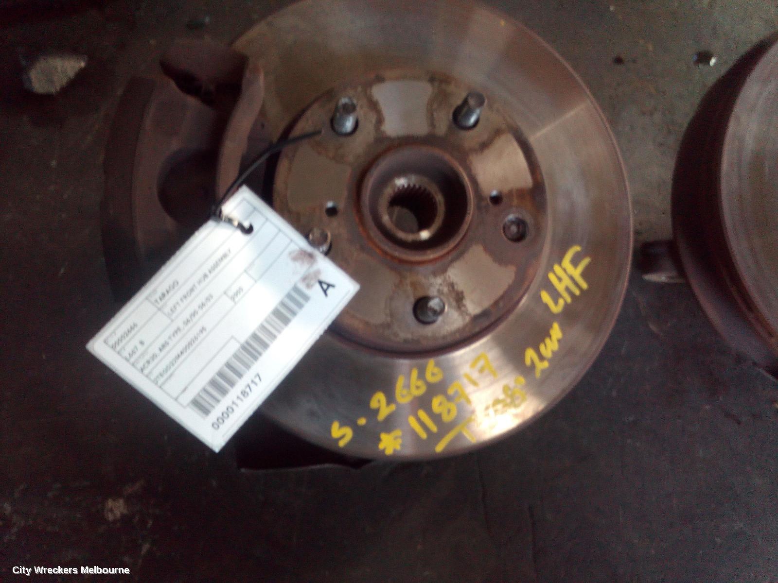 TOYOTA TARAGO LEFT FRONT HUB ASSEMBLY, ACR30, ABS TYPE, 06/2000 - 06/2003